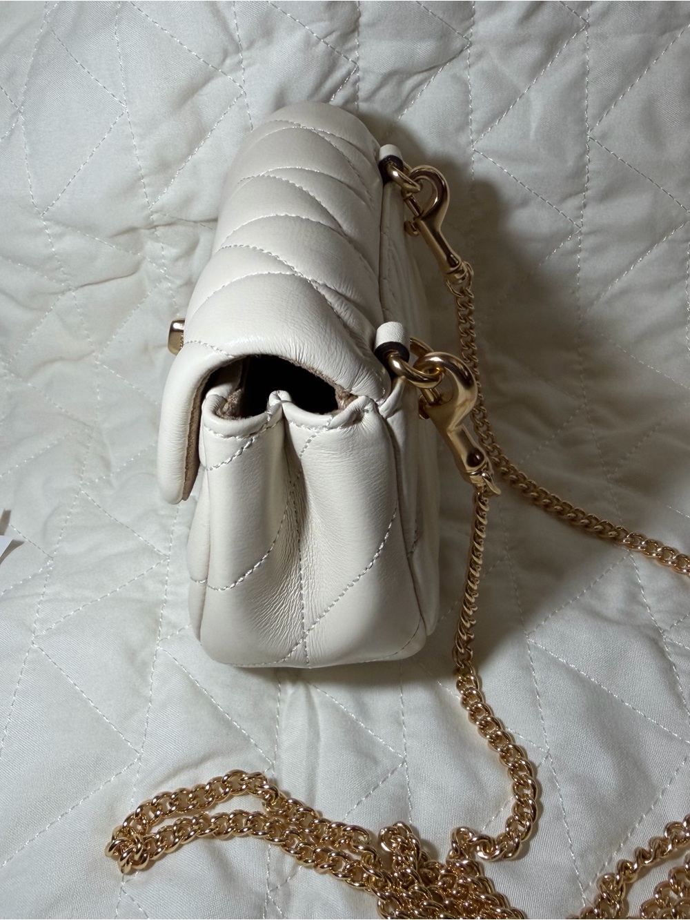 COACH Cream Quilted Leather Crossbody with Gold Turnlock - Picture 4 of 7